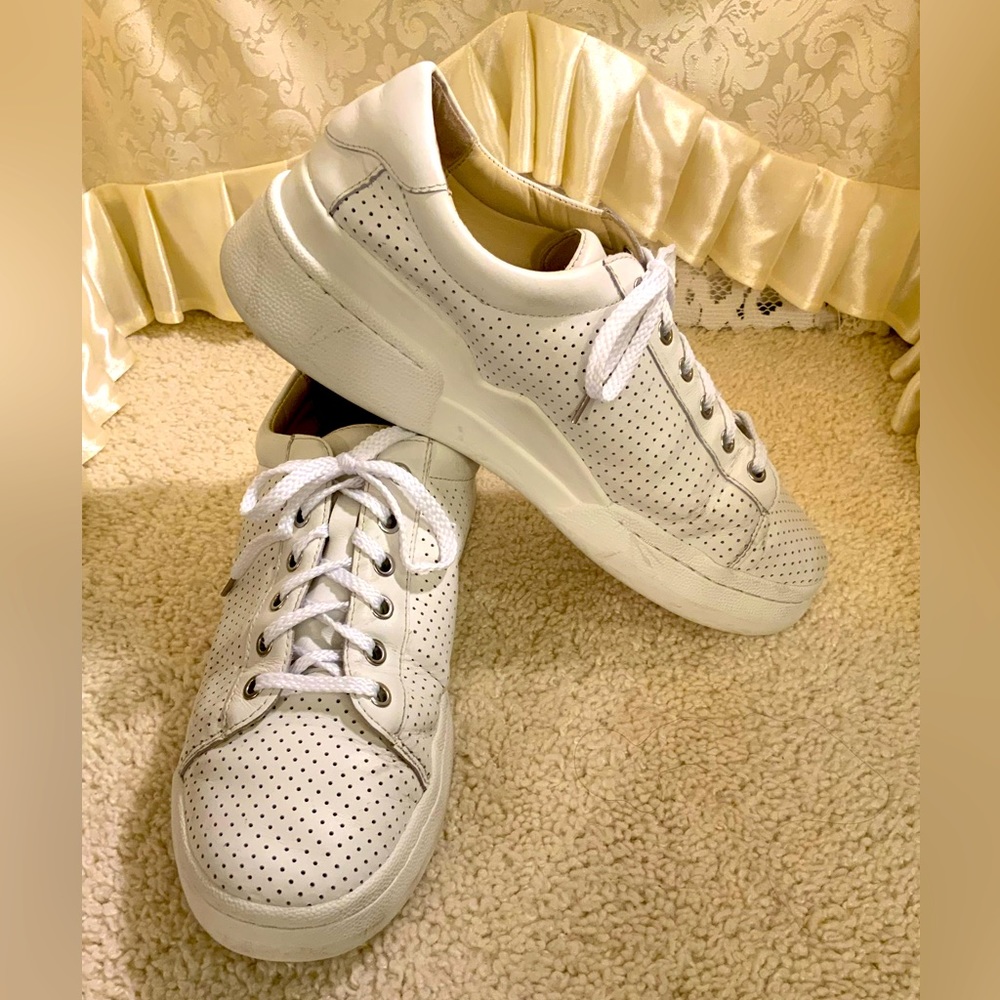 VINCE CAMUTO SALONEE WOMENS LEATHER SNEAKERS